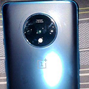 ONEPLUS 7T UNLOCKED PHONE WITH OR WITHOUT UNLIMITED PLAN. HALF PRICE.